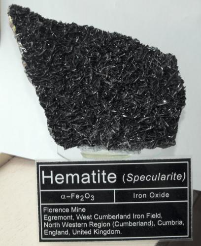 Hematite, Florence Mine, Egremont, West Cumberland Iron Field, North Western Region (Cumberland), Cumbria, England, United Kingdom. 14 x 10 x 1.5 cm. (Author: Lumaes)