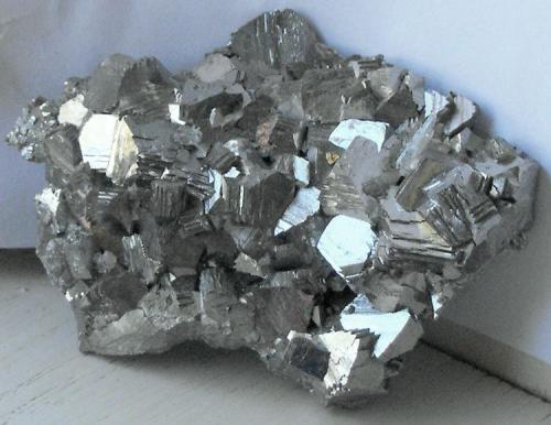 Arsenopyrite. Yaogangxian Mine, Yizhang County, Chenzhou Prefecture, Hunan Province, China. 7 x 6 x 1.5 cm. (Author: Lumaes)