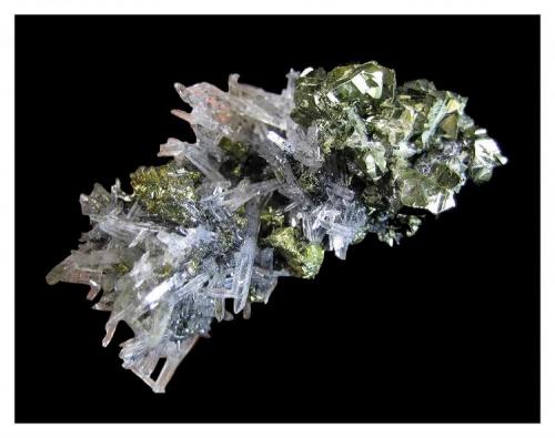 Chalcopyrite on Quartz with Bismuthinite. Yaogangxian Mine, Yizhang County, Chenzhou Prefecture, Hunan Province, China. 7 x 4 x 4 cm. (Author: Lumaes)