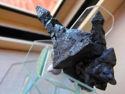 Hematite. Payún Matru Volcano, Reserva Provincial La Payunia, Malargüe Department, Mendoza Province, Argentina. 7 x 4 x 4 cm. (Author: Lumaes)