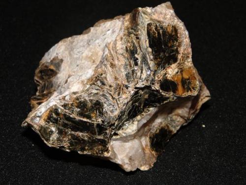 Mica Flogopita, Vallenar, Región de Atacama, Chile, 9 x 6,5 x 4 cm. (Autor: rodrigo manriquez)