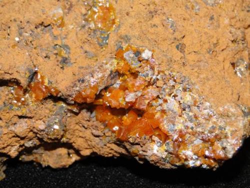 Wulfenita, San Pablo, Inca de Oro, Región de Atacama, Chile. Detalle de la foto anterior. (Autor: rodrigo manriquez)