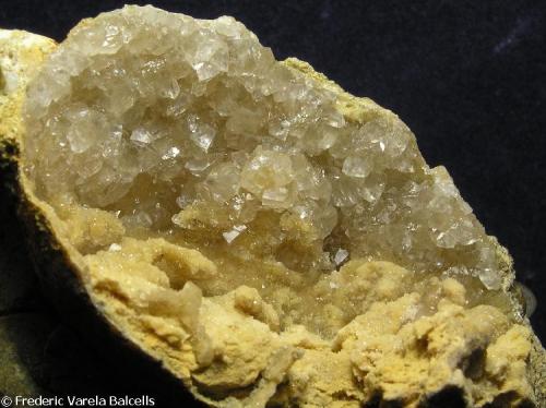 Calcita<br />La Constancia Quarry, Can Poal, Terrassa, Comarca Vallès Occidental  , Barcelona, Catalonia / Catalunya, Spain<br />7 x 4 cm.<br /> (Autor: Frederic Varela)