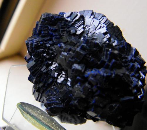 Azurite. Shilu Mine, Yangchun County, Yangjiang, Prefecture, Guangdong Province, China. 6 x 3.5 x 3.5 cm. (Author: Lumaes)