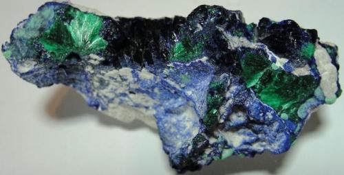 Azurita y Malaquita San Luis Potosí , México 6x4x3cm (Autor: Luis Edmundo Sánchez Roja)