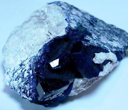 Azurita San Luis Potosí, México 6x3.5x3cm (Autor: Luis Edmundo Sánchez Roja)