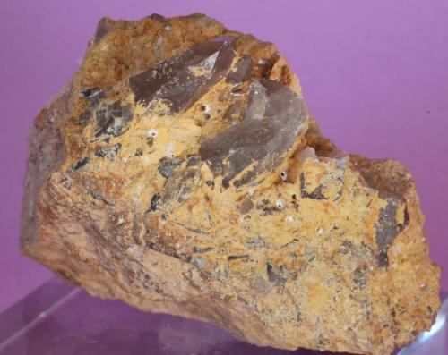 Cuarzo - Mines de Sant Marçal, Viladrau, Montseny, Osona, Girona, Catalunya, España
Medidas: 5 x 3,5 x 3 cms (Autor: Joan Martinez Bruguera)