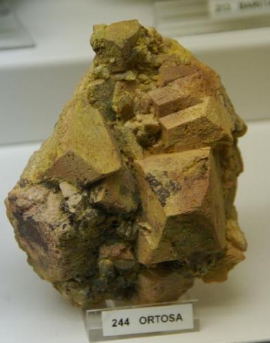Ortoclasa<br />Matagalls Mine (Sant Marçal Mines), Sant Marçal, Viladrau, Comarca Osona, Gerona / Girona, Catalonia / Catalunya, Spain<br />85 x 60 mm<br /> (Autor: Jesus Franquesa Baucells)