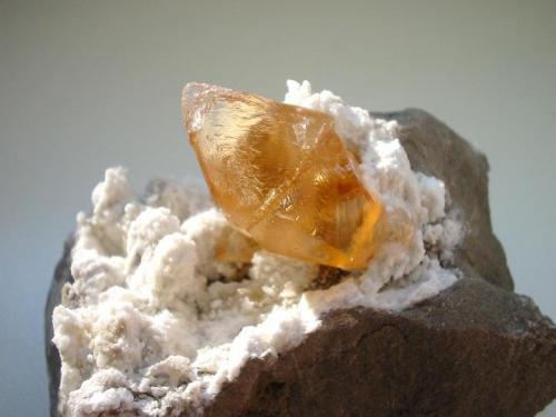 Deep yellow calcite (3 cm) with quartz from Remigiusberg, Kusel, Rhineland-Palatinate. (Author: Andreas Gerstenberg)