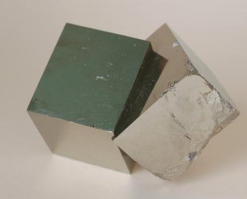 Pirita - Ampliación A. Victoria, Navajun, La Rioja , España
Medidas: 3,5 x 2,7 x 2,5 cms (Autor: Joan Martinez Bruguera)
