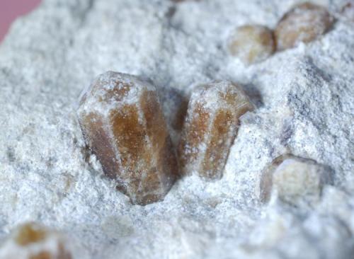 Vesuvianita (detalle de la pieza anterior) - Imilchil, Marruecos
Medidas: 7 x 6,5 x 5,5 cms (Autor: Joan Martinez Bruguera)