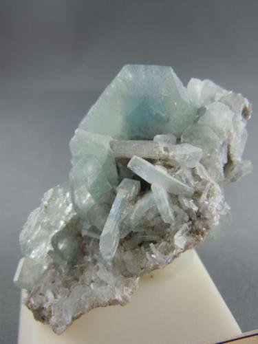 Barite
Shirley Basin,
Carbon, Co., Wyoming
5.0cm x 4.5cm (Author: rweaver)