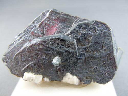 Hematite with Aquamarine
4.3cm x 2.9cm
Former collection of Leo and Marion Horensky (Author: rweaver)