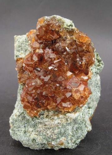 Grossular
Vesper Peak, Sultan Basin, Sultan District, Snohomish County, Washington, USA
Former Martín Oliete collection
Specimen size: 6.5 × 5.5 × 5 cm.
Main crystal size: 0.7 cm.
Photo: Reference Specimen (Author: Jordi Fabre)