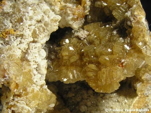 Hemimorfita. 
Mina Hermosa, Sel de Hayas, La Gándara, Udías, Cantabria, España.  Grupo de cristales 2 x 1,5 cm.
Detalle de la pieza anterior. (Autor: Frederic Varela)