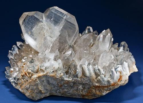 Quartz Cluster with a Japan Law Twin
PC Mine, Cataract District, Jefferson Co., Montana
Specimen size 12.9 x 7.5 cm (Author: am mizunaka)