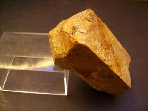 Microcline. Baveno twin. Homestake Pass, Jefferson Co., Montana. 7,5 x 3 cm (Author: Antonio Alcaide)