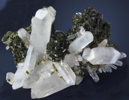 Quartz, Epidote. 14x8,5x8 cm (Author: José Miguel)