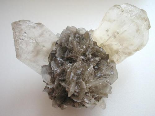 Gypsum aggregate (6,5 x 5,5 cm) from Bad Dürkheim, Rhineland-Palatinate. (Author: Andreas Gerstenberg)