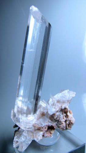 Gypsum
Naica, Mun. de Saucillo, Chihuahua, Mexico
120 mm x 72 mm. Main crystal: 98 mm tall, 20 mm wide (Author: Carles Millan)