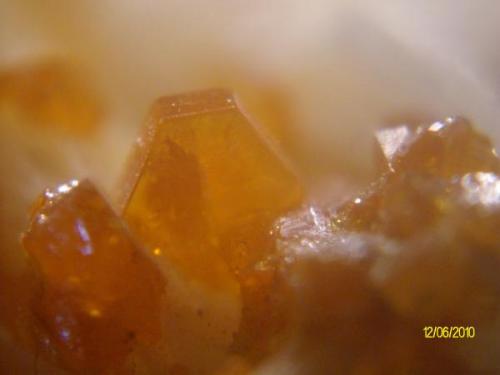 Vanadinita
Mibladen, Marruecos.
Cristal de 7mm (Autor: marcel)