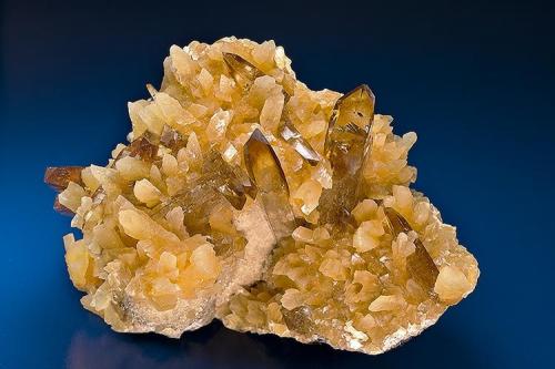 Barite with Calcite
Elk Creek, Dalzell, Meade County, South Dakota, USA
Specimen size 7.8 x 5.5 cm. (Author: am mizunaka)