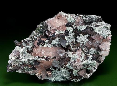 Calcite with Copper
Keweenaw Peninsula, Michigan
Specimen size 8.5 x 5.2 cm. (Author: am mizunaka)