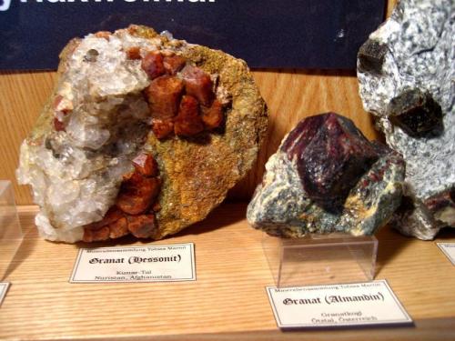 Garnets from Afghan Kunar Valley and Austrian Oetz Valley. (Author: Tobi)