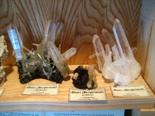 Chinese quartzes (1. Jinlong Hill, 2. Lechang Mine, both Guangdong Province, 3 Jinkouhe/Sichuan Province). (Author: Tobi)