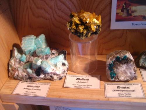 Finally some classics, amazonite from Pikes Peak in Colorado, wulfenite from Mexican San Francisco Mine, dioptase from Kazakhstan. (Author: Tobi)