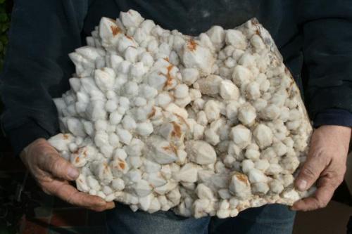 Milky Quartz
Old railroad cut, Moosup, Plainfield, Windham County, Connecticut, USA
Specimen size: about 40 cm wide by 30 cm high by about 40 lbs (ca. 18 kg)
Mined by Vic Rzonca
Photo: Vic Rzonca (Author: Jordi Fabre)