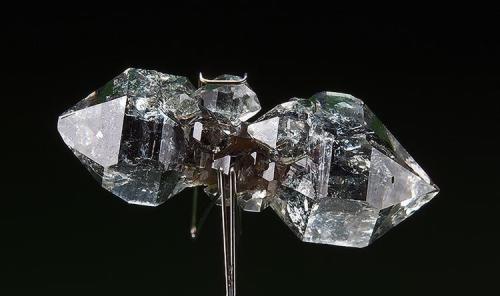 Quartz var Herkimer Diamond
Treasure Mountain Diamond Mine, Herkimer Co., New York
Specimen size 2.8 x 1 cm. (Author: am mizunaka)