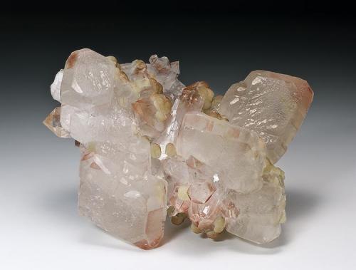 Calcite, Quartz, and Prehnite
Roncari quarry, East Granby, Hartford Co., Connecticut
Specimen size 7.2 x 4.7 x 4.5 cm. (Author: am mizunaka)