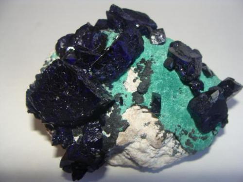 Azurite, Milpillas Sonora Mexico.
Size: 13cm. (Author: javmex2)