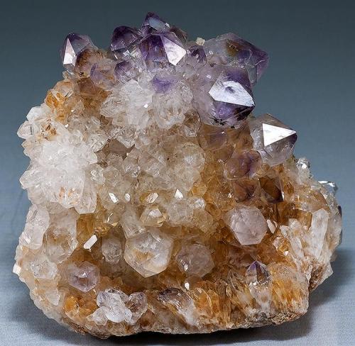 Quartz var. Amethyst
Kidder Lane locality, Southborough, Worcester Co., Massachusetts, USA
Specimen size 6.3 x 5.7 x 4 cm. (Author: am mizunaka)