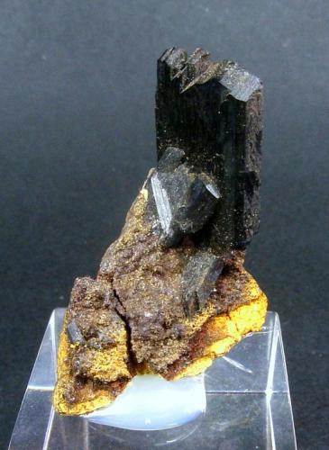 Vivianita<br />La Unión, Comarca Campo de Cartagena, Región de Murcia (Murcia), España<br />2.5 x 1.5 cm. Cristal mayor: 1.5 x 1 cm.<br /> (Autor: Juan Cabezas)