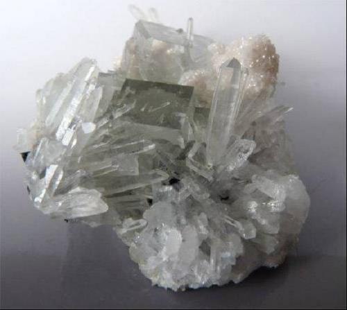 Quartz & Fluorite
Dong Shan Mine, Hunan, China
Specimen size:  6 x 5 x 4.5 cm. 
Crystal size: 2 cm. (Author: Leon56)