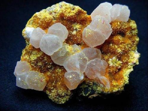 Orpiment on Calcite
Quiruvilca Mine, Peru
Size: 5.5x4x2,5 cm (Author: Leon56)