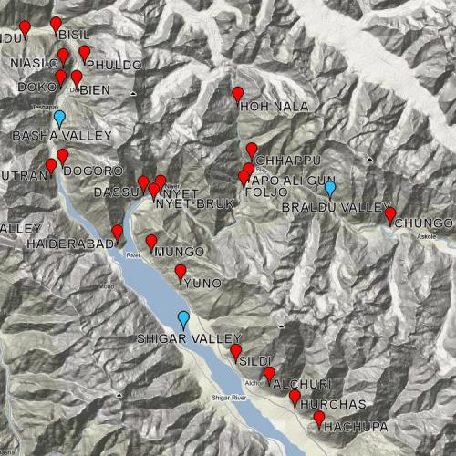 _Alchuri: Por si alguien quiere acercarse, Alchuri está en el valle de Shigar, en la parte inferior del mapa. Las marcas de color rojo son localidades con minerales interesantes. Las azules indican citas menos precisas. (Autor: Carles Millan)