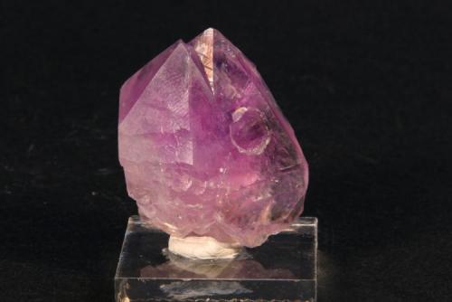 Amethyst
Aggregate Quarry, Wrentham, Massachusetts, USA
3x4 cm. (Author: vic rzonca)