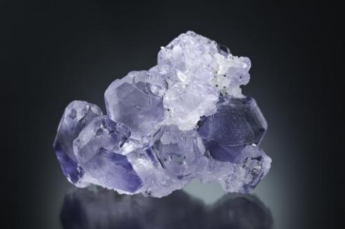 Fluorita con cristales con la macla de la espinela
Naica, México
5x3 cm. (Autor: E. Llorens)