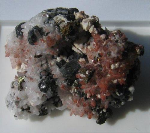 Quartz, pyrite, galena
Wuhan Shan, Jiangxi, China
Size: 6 cm x 4cm x 5 cm (Author: Leon56)