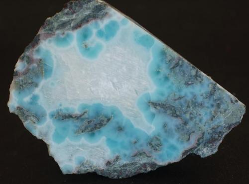 Pectolita "Larimar" (cara pulida)
Sierra de Barauco 
República Dominicana
Medidas: 47 x 38 x 15 mm (Autor: Joan Martinez Bruguera)