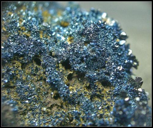 HEMATITES con irisaciones azules - Nickenich - Eifel - Alemania - (Detalle) (Autor: Mijeño)