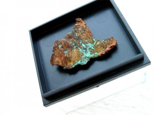 2,2 cm copper sheet from Reichenbach mine, Hohenstein near Reichenbach, Odenwald, Hesse. Some 30, 40 years ago you could pick sheets up to 10 cm out of the dump of this mine... (Author: Andreas Gerstenberg)
