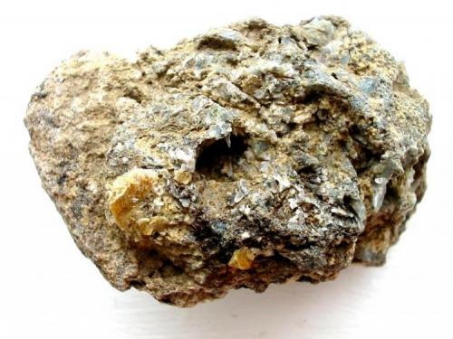Helvite "monster": 12 x 10 mm crystal on quartz matrix from St. Richard mine, Rittersgrün, Saxony. (Author: Andreas Gerstenberg)