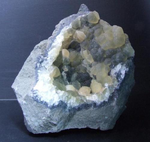 Prehnite
O & G Quarry, Southbury, Connecticut, USA
96 x 75 x 50 mm
Photo and Specimen: nurbo (Author: Jordi Fabre)