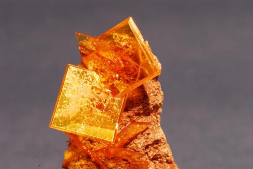 Wulfenita
Rowley Mine, Arizona, USA
5x2 cm.
Cristal mayor 1cm. arista. (Autor: E. Llorens)