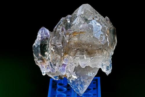 Quartz
Rist Mine, Hiddenite, Alexander Co., North Carolina, USA
Specimen size 5 x 5.4 cm. (Author: am mizunaka)