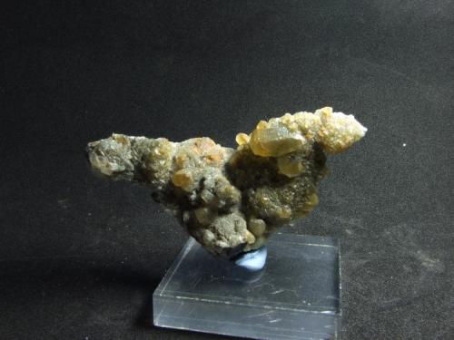 Calcita
Saratxo, Zaramillo, Gueñes, Encartaciones, Vizcaya.
Dimensión mayor 9 cm., cristal dominante 2 cm.
Recogida en 2011 (Autor: Al mar)